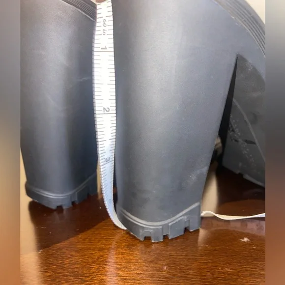 ✨SALEEEE✨ Alexander McQueen Leather Chelsea Block-Heel Booties - Picture 13 of 16